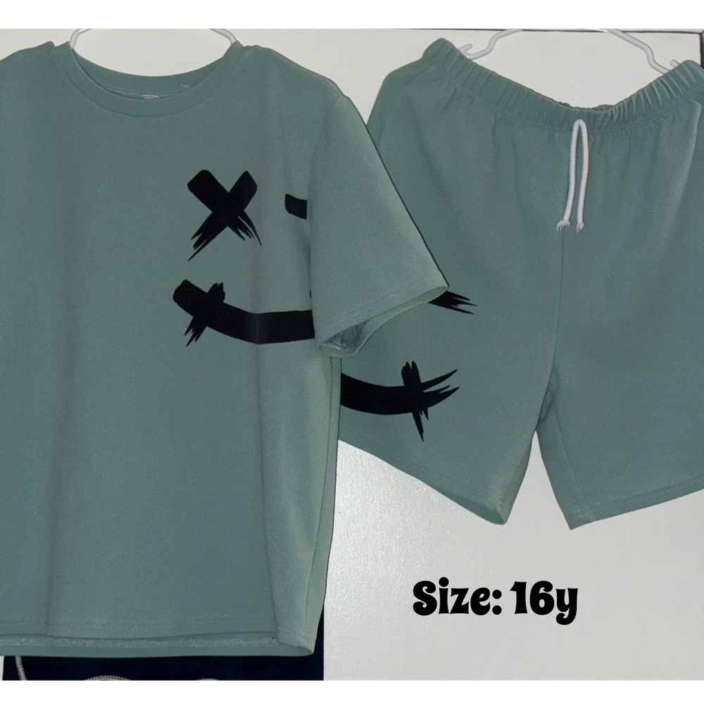 SHEIN Kids Green Athletic Set